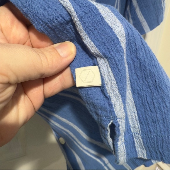 UO Standard Cloth Liam Stripe Crinkle Shirt XL Blue Casual Cotton Striped - Picture 11 of 11